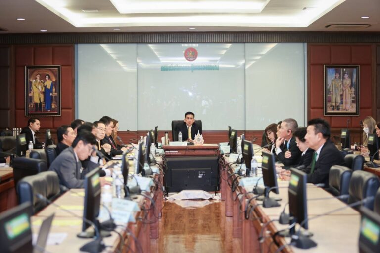 ประชุมไตรภาคีล่ม เลื่อนถกขึ้นค่าแรง 400 บาท