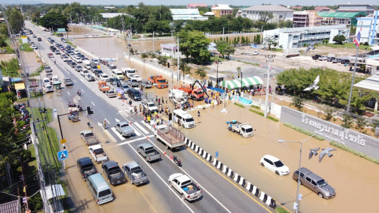 ภาพมุมสูงน้ำท่วม ‘โรงพยาบาลสุโขทัย’
