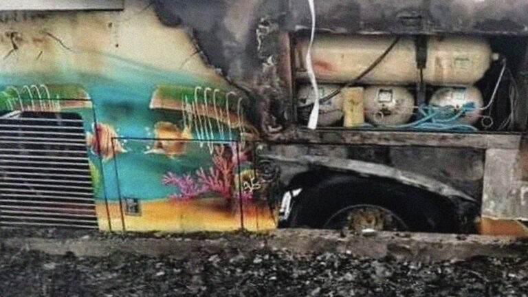 ตะลึงบัสมรณะติดตั้งถังแก๊ส 11 ถัง จดทะเบียนถูกต้องแค่ 6